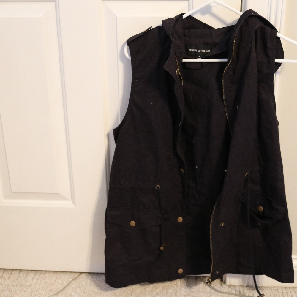 Black Buttoned Vest